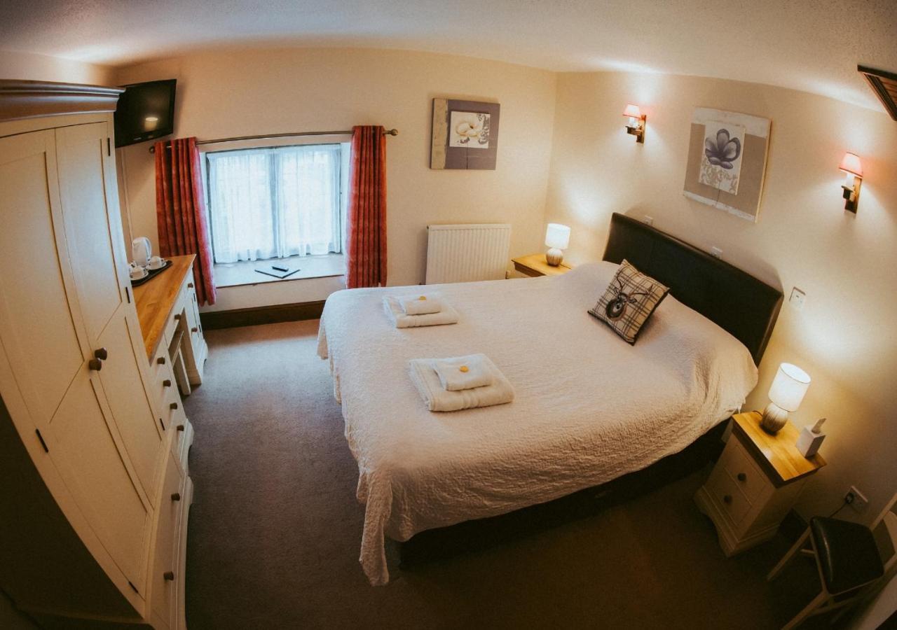 The Heathfield Inn Honiton Extérieur photo